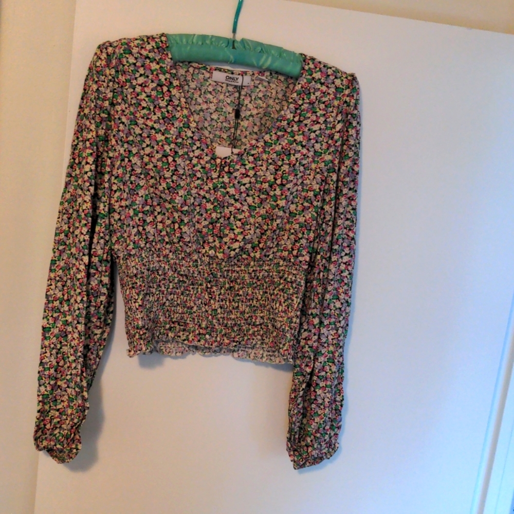 Long sleeve, fitted waist crop top by Only